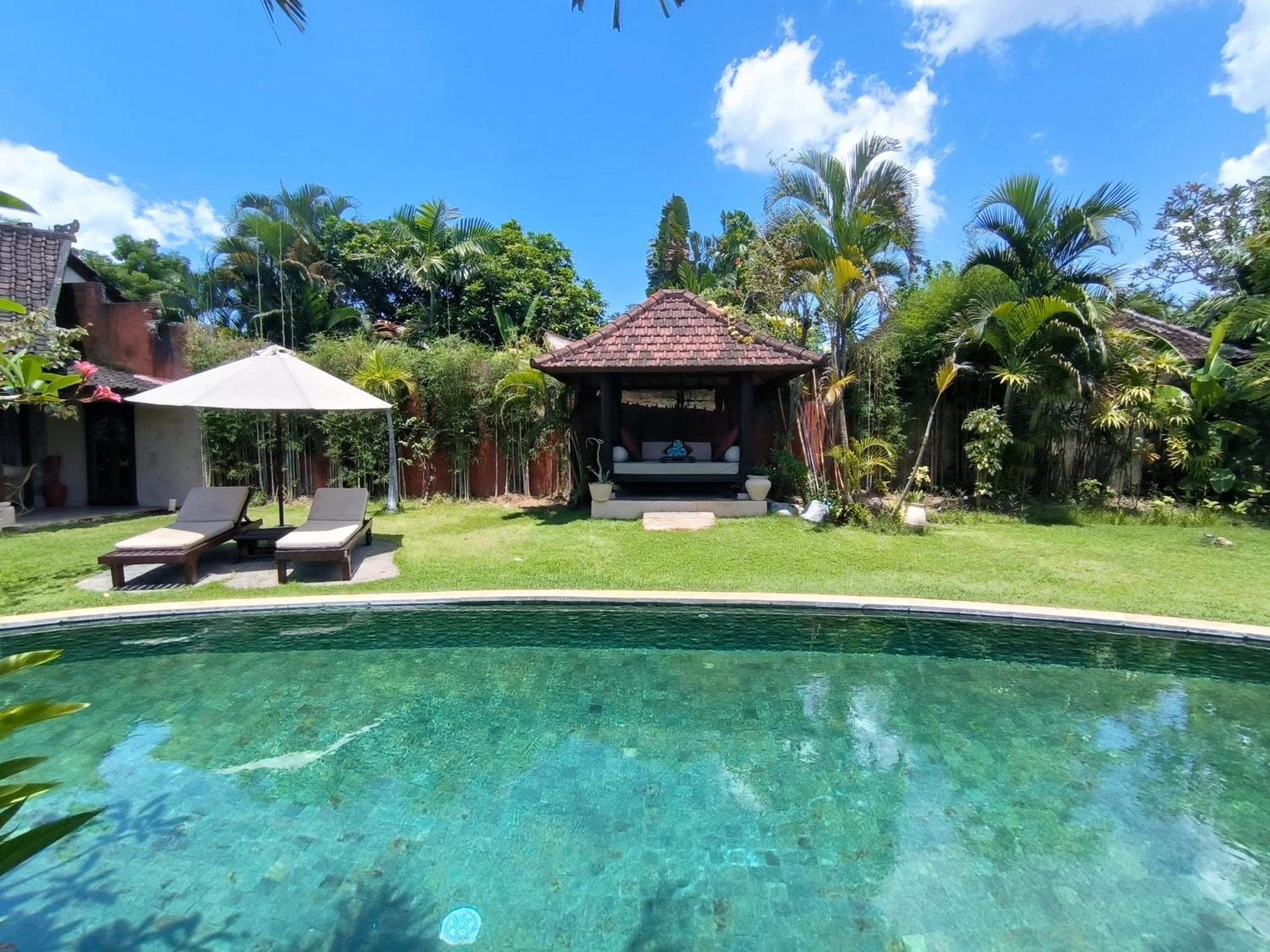 Villa Plawa Asri Seminyak Buitenkant foto