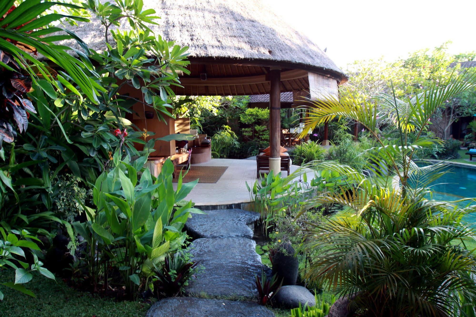 Villa Plawa Asri Seminyak Buitenkant foto